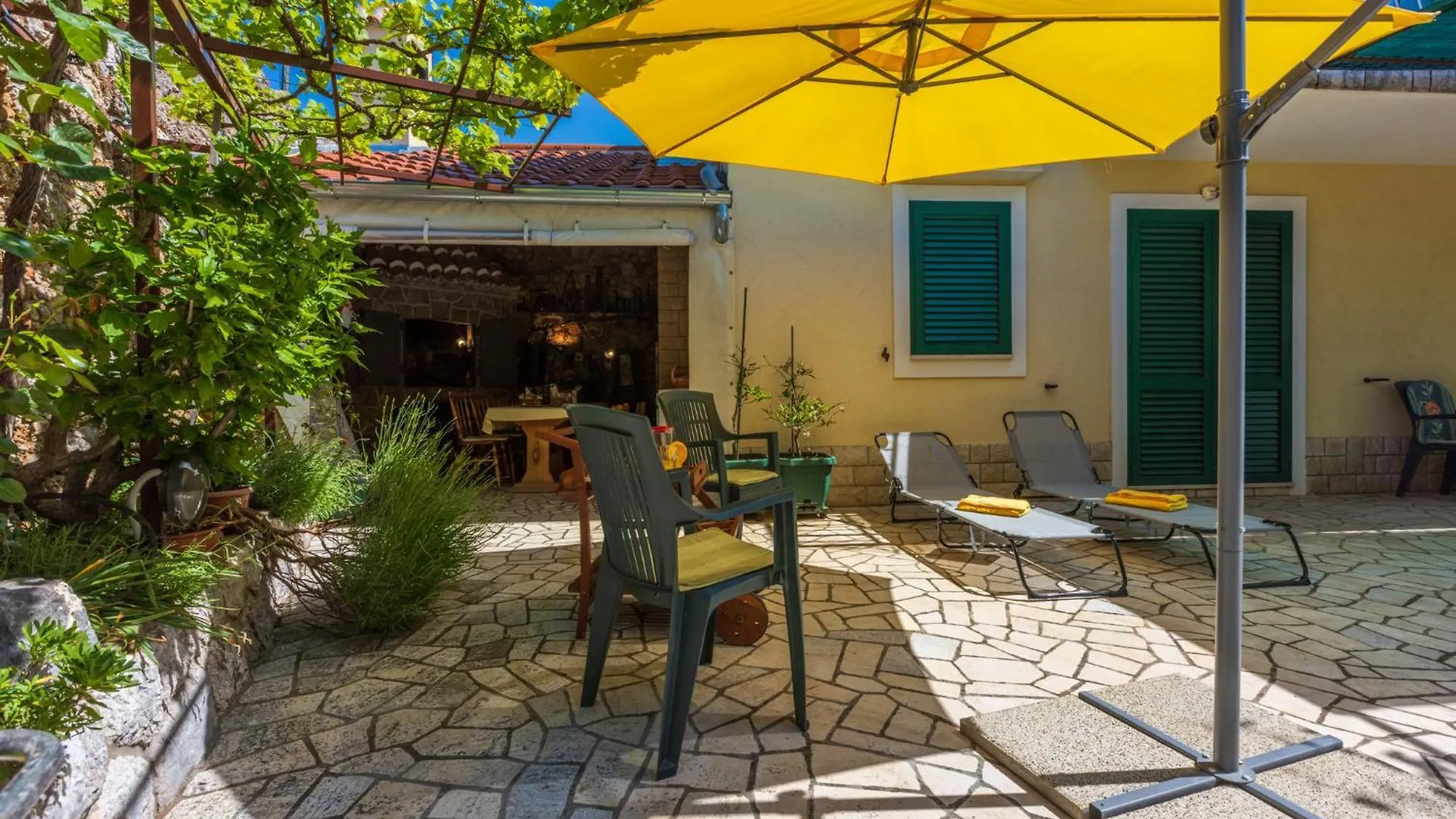 Manas Villa Grizane-Belgrad 0*,